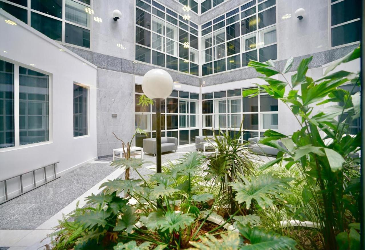 Two Bedroom - Central Peterborough Apartment - Bayard Apartments Екстер'єр фото